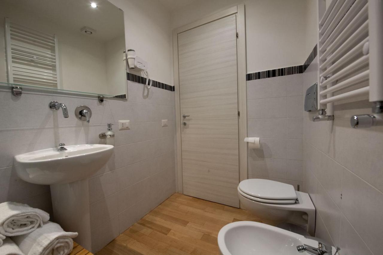 Domus Castroni Germanico Bed & Breakfast Rome Exterior photo