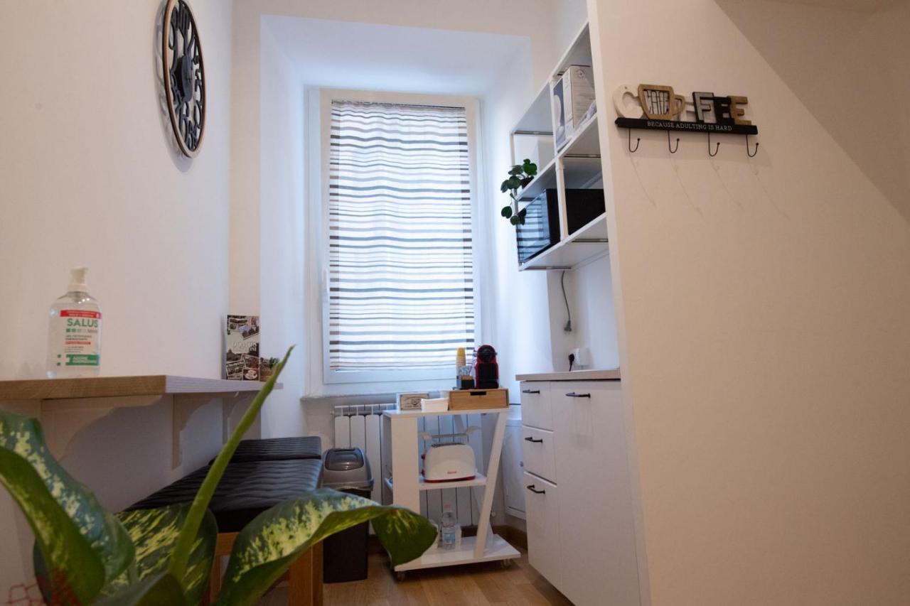 Domus Castroni Germanico Bed & Breakfast Rome Exterior photo