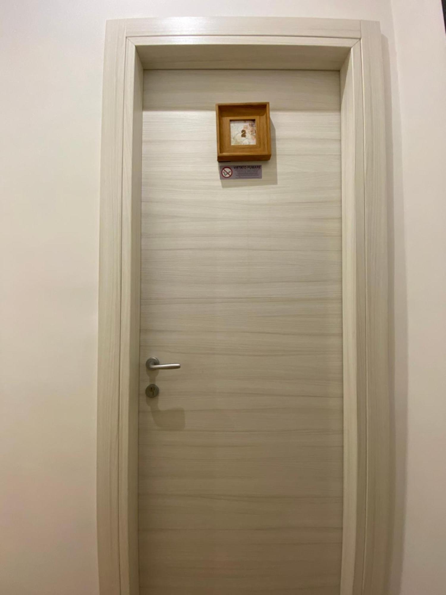 Domus Castroni Germanico Bed & Breakfast Rome Exterior photo